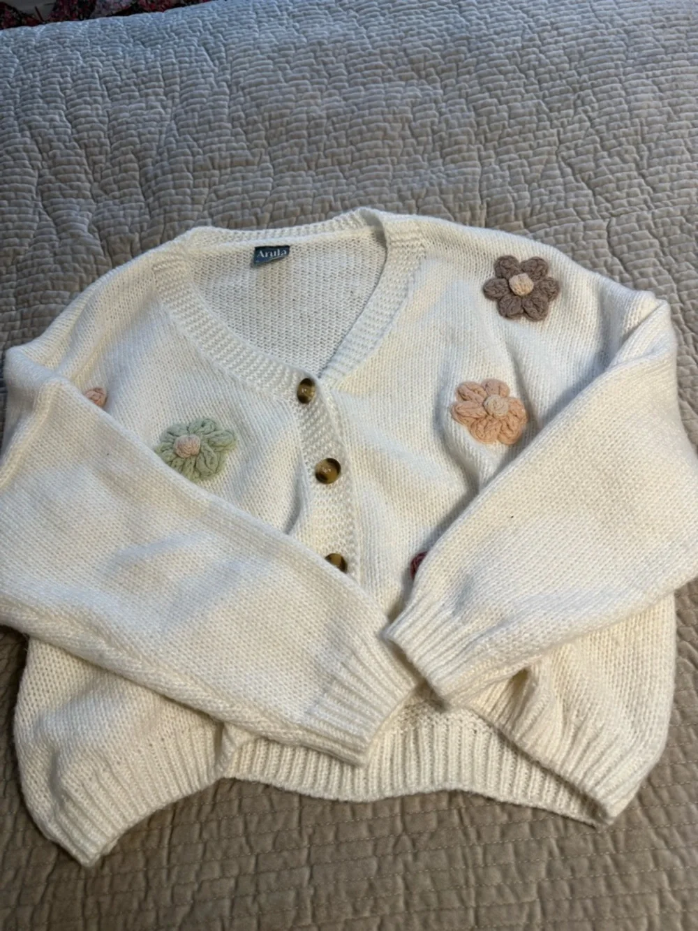 ARULA Cream V-Neck Cardigan with Multicolor Flower Appliqués - Picture 2 of 6